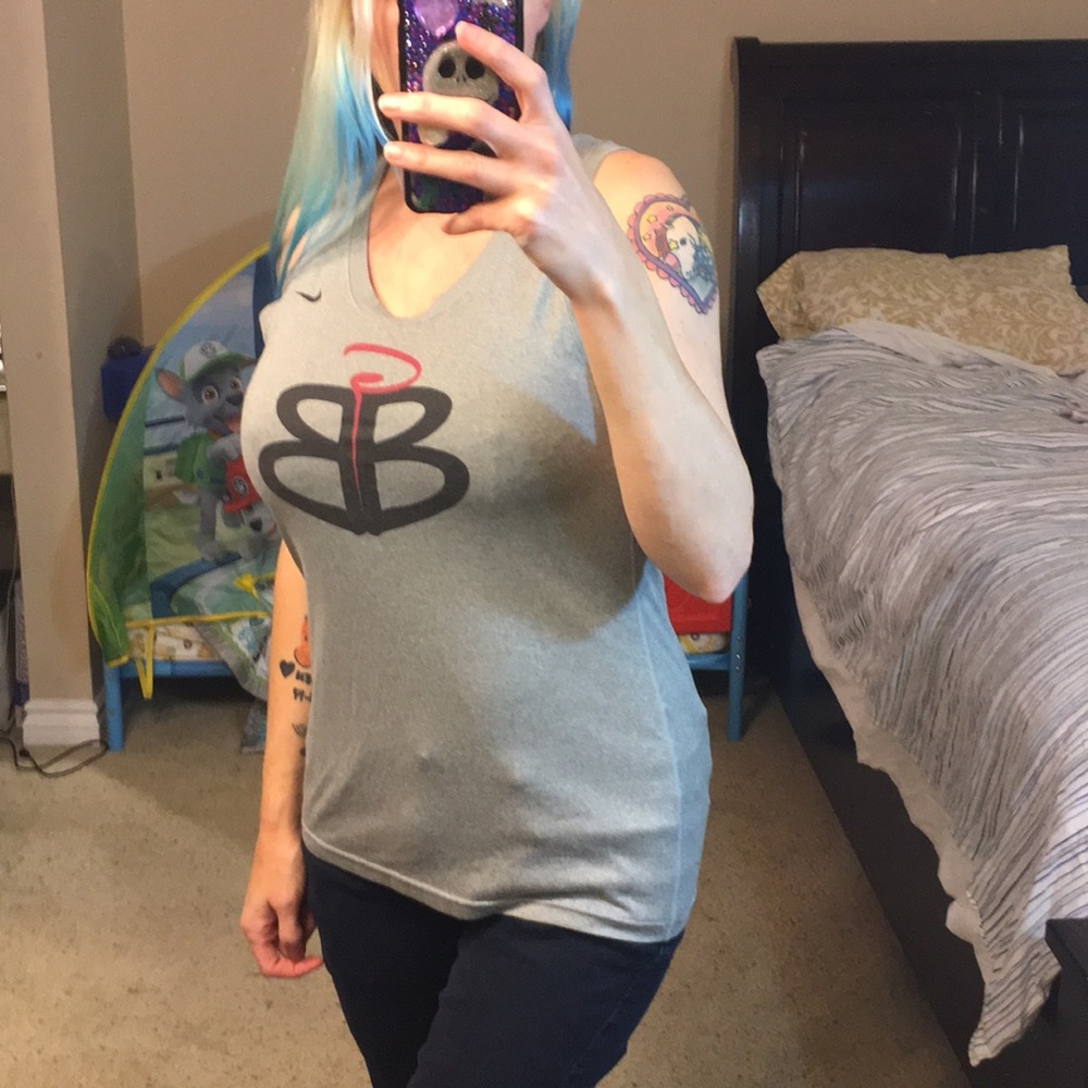 đź’™Great cond Nike Dri-Fit workout shirtđź’™ - Picture 2 of 8
